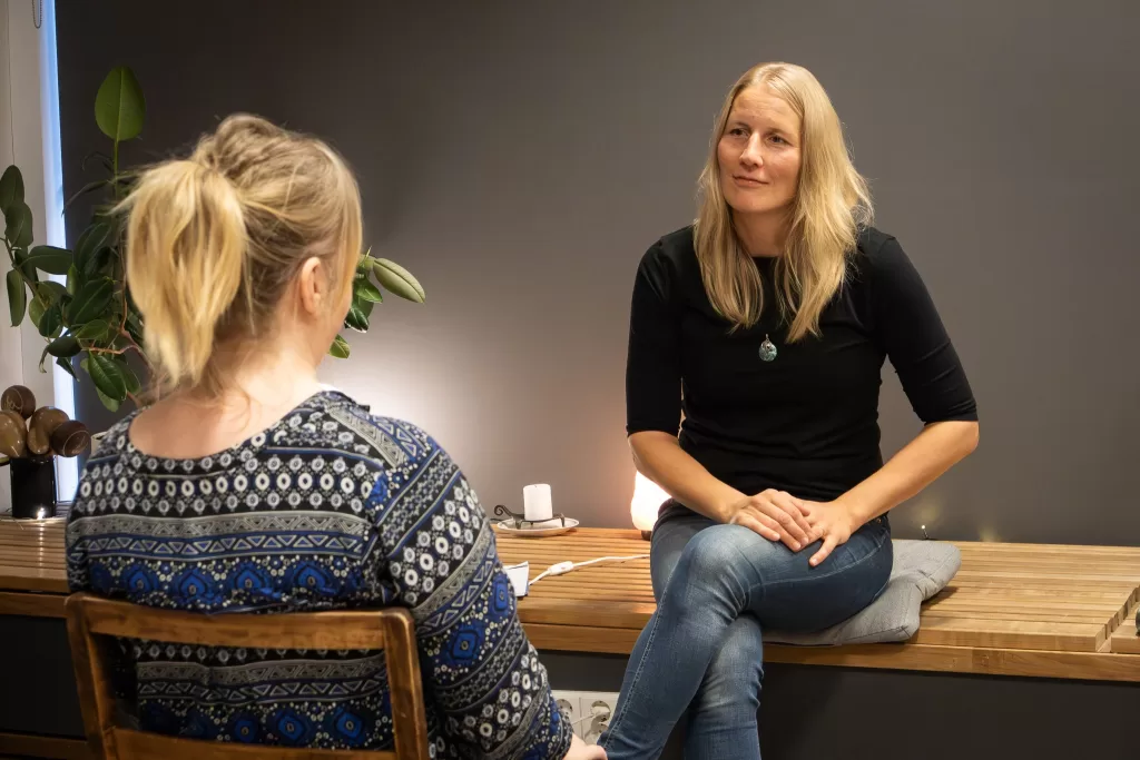 Piia Niemi Psykologi Jyväskylässä, pariterapeutti, parisuhdeterapeutti, johtajavalmennus, työyhteisövalmennus, terapeutit jyväskylä, keskusteluapu jyväskylä
